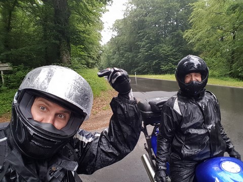 Motards sous la pluie